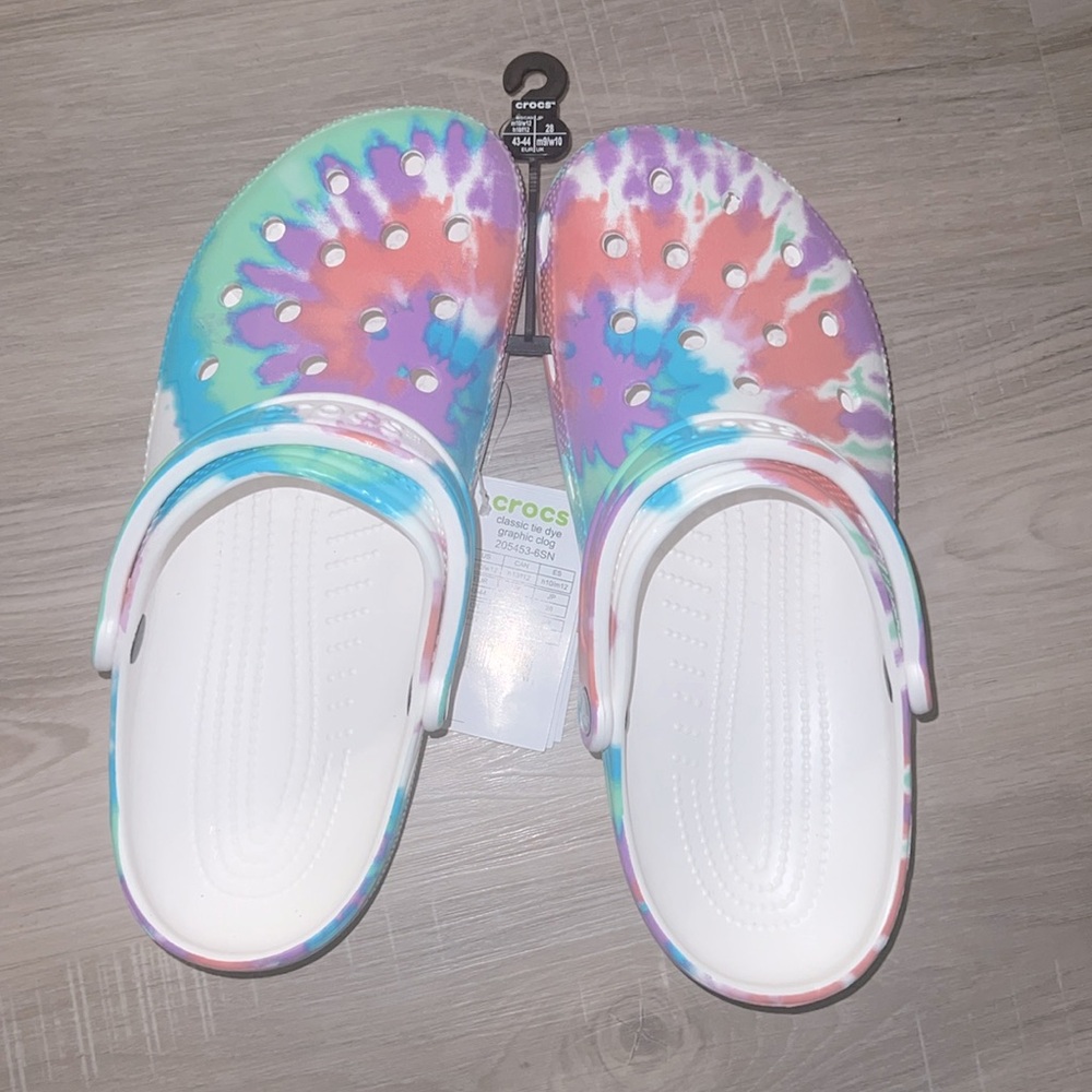 BNWT CROCS TYE DYE Size 12 women 10 Men